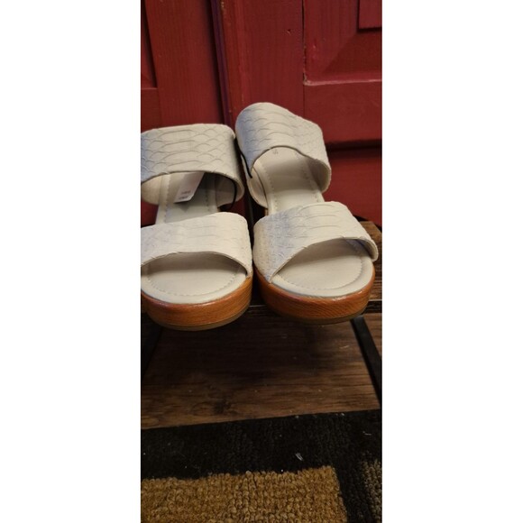 NWT Maurices Size 10 Brittany Wood Block Heel White Y2k Style Retail 49.90 NEW - Picture 3 of 6